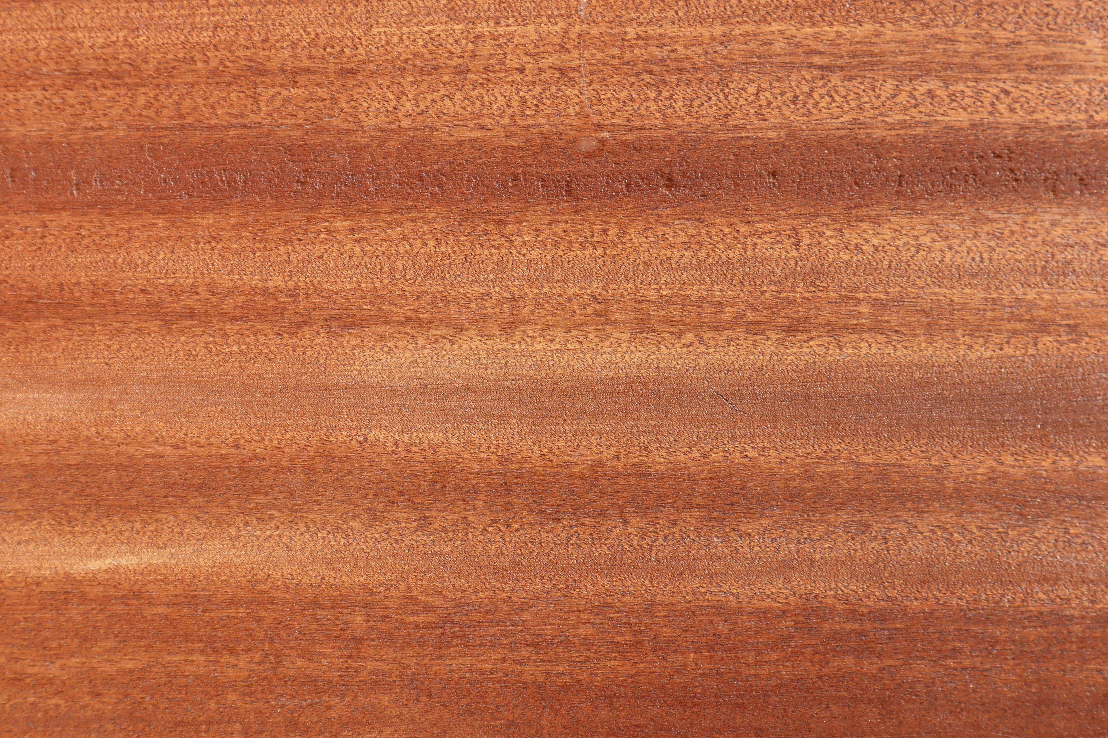 Mahogany wood grain